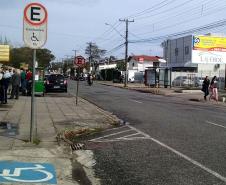 A partir de novembro, a punição para quem estacionar irregularmente nas vagas exclusivas para idosos, ou pessoas com deficiência, fica mais rigorosa.Curitiba, 30/05/2016.Foto: Divulgação Detran PR
