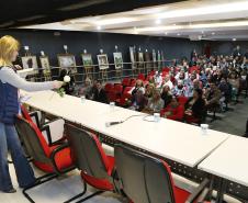 Secretária da Família e Desenvolvimento Social, Fernanda Richa, participa do Seminário de Enfrentamento a Violência contra a Pessoa Idosa - Foto: Rogério Machado/SECS