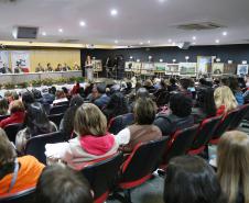 Secretária da Família e Desenvolvimento Social, Fernanda Richa, participa do Seminário de Enfrentamento a Violência contra a Pessoa Idosa - Foto: Rogério Machado/SECS