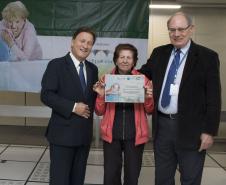 Malvina de Oliveira Cardoso com os diretores da Celepar, Jacson Cavalho Leite e Lucio Alberto Hansel .Curitiba, 29/06/2017.Foto: Divulgação Celepar