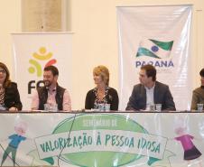 Secretária de Família e Desenvolvimento Social, Fernanda Richa, participa do seminário sobre o protagonismo e valorização a pessoa idosa, em celebração ao Dia Internacional do Idoso - Foto: Rogério Machado/SECS