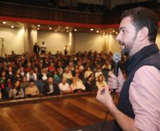 Secretária de Família e Desenvolvimento Social, Fernanda Richa, participa do seminário sobre o protagonismo e valorização a pessoa idosa, em celebração ao Dia Internacional do Idoso - Foto: Rogério Machado/SECS