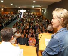Secretária da Família e Desenvolvimento Social, Fernanda Richa, participa do Seminário de Valorização da Pessoa Idosa, em Cascavel.Foto: Rogério Machado/SECS