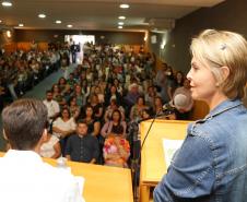 Secretária da Família e Desenvolvimento Social, Fernanda Richa, participa do Seminário de Valorização da Pessoa Idosa, em Cascavel.Foto: Rogério Machado/SECS