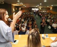 Secretária da Família e Desenvolvimento Social, Fernanda Richa, participa do Seminário de Valorização da Pessoa Idosa, em Cascavel.Foto: Rogério Machado/SECS