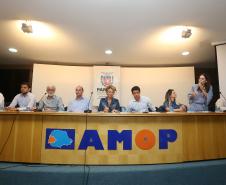 Secretária da Família e Desenvolvimento Social, Fernanda Richa, participa do Seminário de Valorização da Pessoa Idosa, em Cascavel.Foto: Rogério Machado/SECS