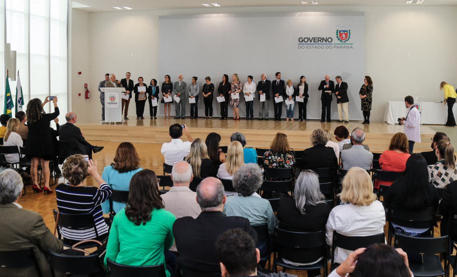 Representantes da sociedade civil tomam posse no Conselho do Idoso O governador em exercício Darci Piana participa da Posse dos novos representantes da sociedade civil para a gestão 2019/2021 do O Conselho Estadual do Idoso (CEDI) do Paraná no Salão de Atos do Palácio Iguaçu, nesta quarta-feira (24). Curitiba, 24/04/2019 - Foto: Geraldo Bubniak/ANPr