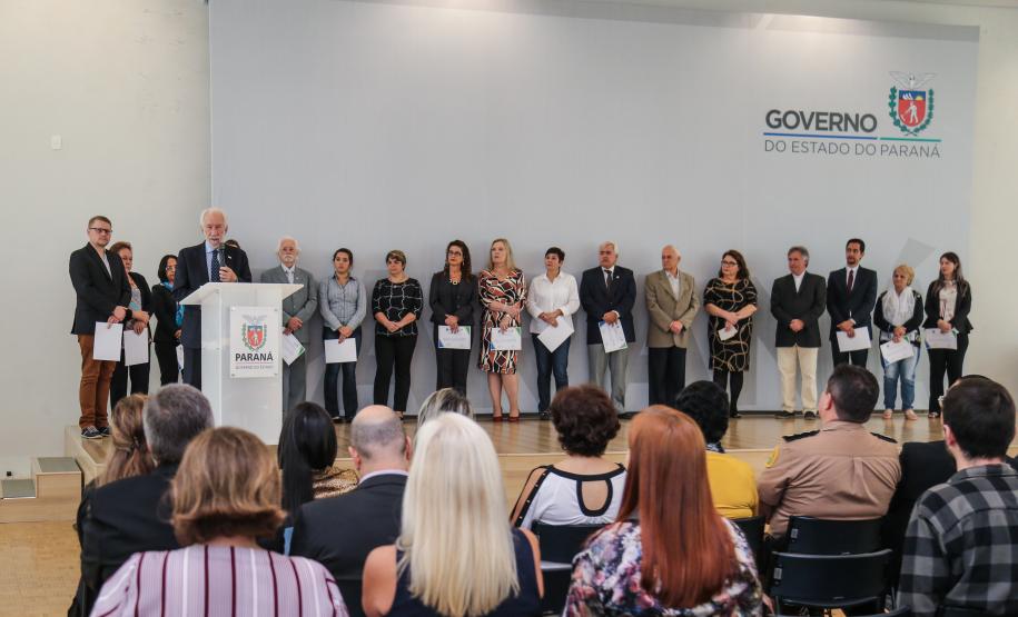Representantes da sociedade civil tomam posse no Conselho do Idoso O governador em exercício Darci Piana participa da Posse dos novos representantes da sociedade civil para a gestão 2019/2021 do O Conselho Estadual do Idoso (CEDI) do Paraná no Salão de Atos do Palácio Iguaçu, nesta quarta-feira (24). Curitiba, 24/04/2019 - Foto: Geraldo Bubniak/ANPr