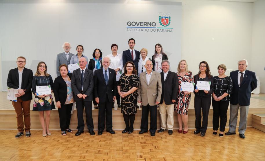 Representantes da sociedade civil tomam posse no Conselho do Idoso O governador em exercício Darci Piana participa da Posse dos novos representantes da sociedade civil para a gestão 2019/2021 do O Conselho Estadual do Idoso (CEDI) do Paraná no Salão de Atos do Palácio Iguaçu, nesta quarta-feira (24). Curitiba, 24/04/2019 - Foto: Geraldo Bubniak/ANPr