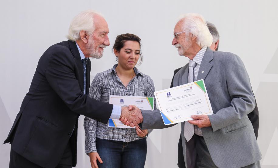 Representantes da sociedade civil tomam posse no Conselho do Idoso O governador em exercício Darci Piana participa da Posse dos novos representantes da sociedade civil para a gestão 2019/2021 do O Conselho Estadual do Idoso (CEDI) do Paraná no Salão de Atos do Palácio Iguaçu, nesta quarta-feira (24). Curitiba, 24/04/2019 - Foto: Geraldo Bubniak/ANPr