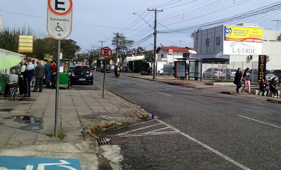 A partir de novembro, a punição para quem estacionar irregularmente nas vagas exclusivas para idosos, ou pessoas com deficiência, fica mais rigorosa.Curitiba, 30/05/2016.Foto: Divulgação Detran PR