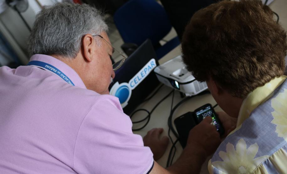 A Celepar (Companhia de Tecnologia da Informação e Comunicação do Paraná) organizou esta semana um curso básico de smartphone voltado às pessoas da terceira idade. Este foi o segundo grupo a ser capacitado. Curitiba, 10/02/2016.Foto: Marcelo Dacol/Celepar