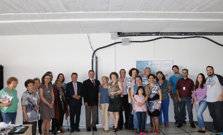A Celepar (Companhia de Tecnologia da Informação e Comunicação do Paraná) organizou esta semana um curso básico de smartphone voltado às pessoas da terceira idade. Este foi o segundo grupo a ser capacitado. Curitiba, 10/02/2016.Foto: Marcelo Dacol/Celepar