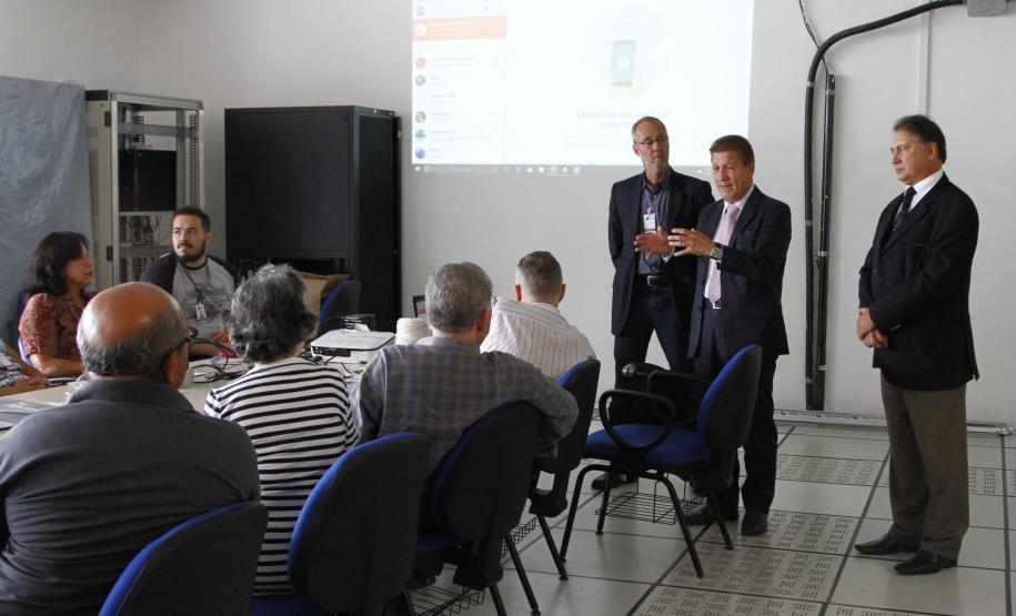 A Celepar (Companhia de Tecnologia da Informação e Comunicação do Paraná) organizou esta semana um curso básico de smartphone voltado às pessoas da terceira idade. Este foi o segundo grupo a ser capacitado. Curitiba, 10/02/2016.Foto: Marcelo Dacol/Celepar