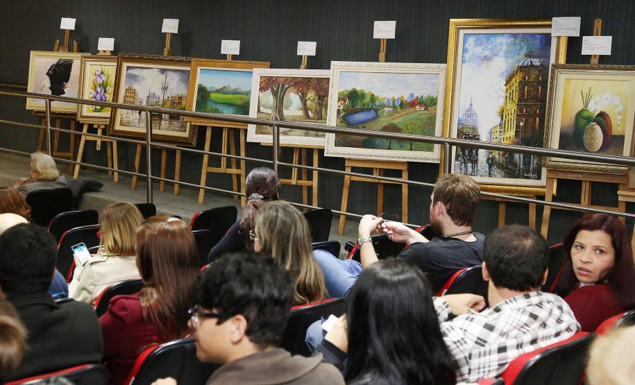 Secretária da Família e Desenvolvimento Social, Fernanda Richa, participa do Seminário de Enfrentamento a Violência contra a Pessoa Idosa - Foto: Rogério Machado/SECS