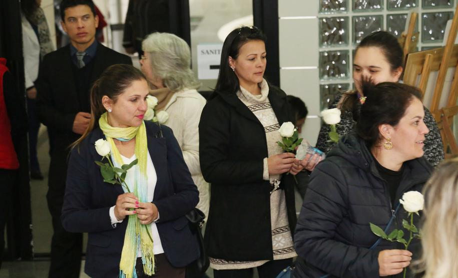 Secretária da Família e Desenvolvimento Social, Fernanda Richa, participa do Seminário de Enfrentamento a Violência contra a Pessoa Idosa - Foto: Rogério Machado/SECS