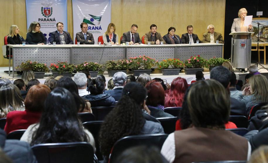 Secretária da Família e Desenvolvimento Social, Fernanda Richa, participa do Seminário de Enfrentamento a Violência contra a Pessoa Idosa - Foto: Rogério Machado/SECS