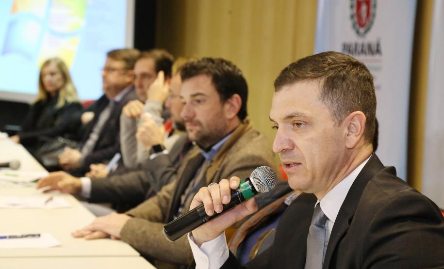 Secretária da Família e Desenvolvimento Social, Fernanda Richa, participa do Seminário de Enfrentamento a Violência contra a Pessoa Idosa - Foto: Rogério Machado/SECS