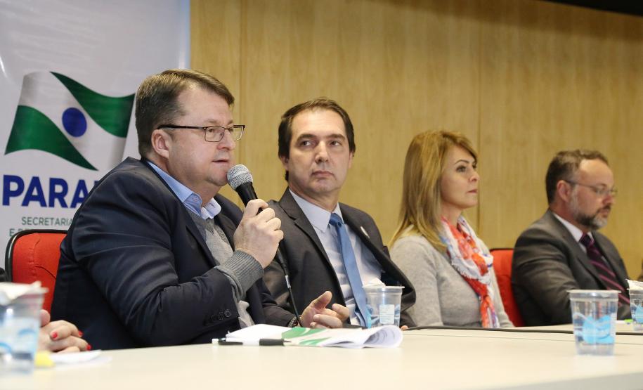 Secretária da Família e Desenvolvimento Social, Fernanda Richa, participa do Seminário de Enfrentamento a Violência contra a Pessoa Idosa - Foto: Rogério Machado/SECS