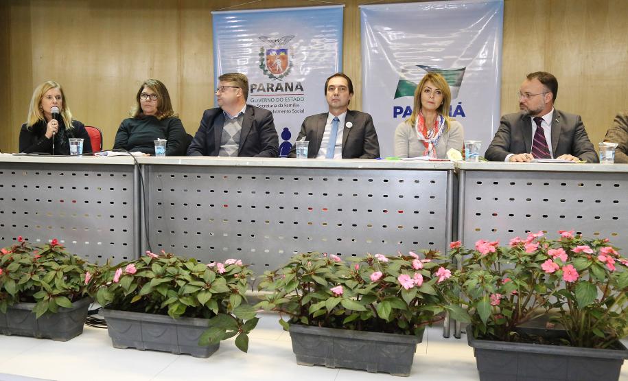 Secretária da Família e Desenvolvimento Social, Fernanda Richa, participa do Seminário de Enfrentamento a Violência contra a Pessoa Idosa - Foto: Rogério Machado/SECS