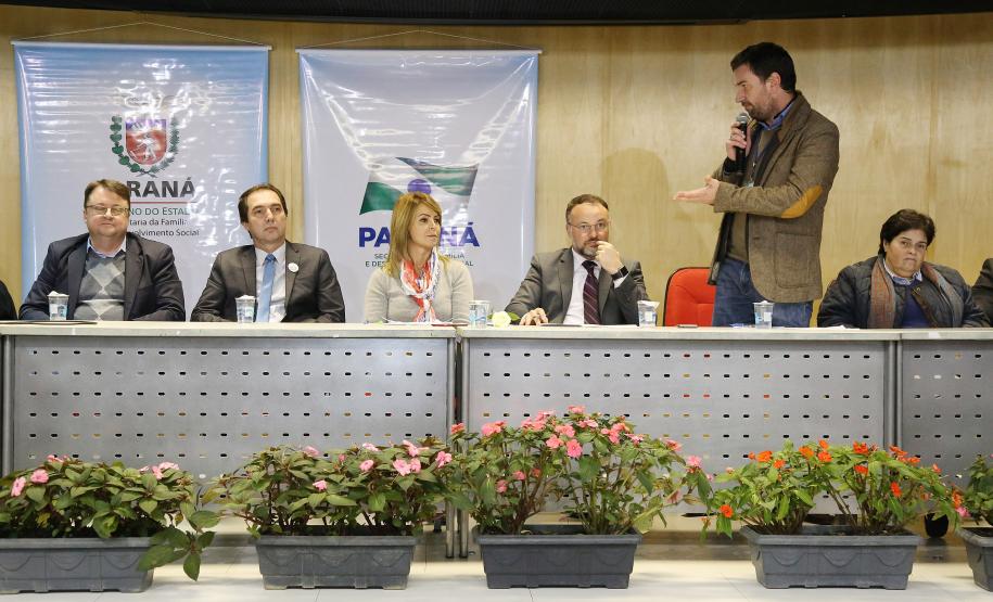 Secretária da Família e Desenvolvimento Social, Fernanda Richa, participa do Seminário de Enfrentamento a Violência contra a Pessoa Idosa - Foto: Rogério Machado/SECS