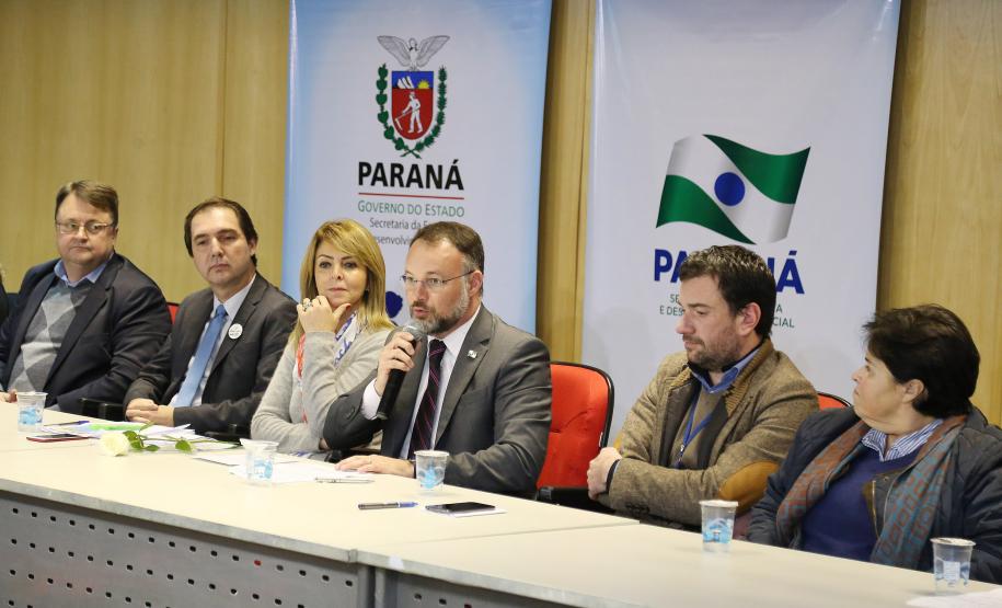 Secretária da Família e Desenvolvimento Social, Fernanda Richa, participa do Seminário de Enfrentamento a Violência contra a Pessoa Idosa - Foto: Rogério Machado/SECS