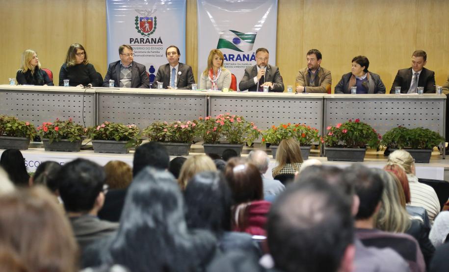 Secretária da Família e Desenvolvimento Social, Fernanda Richa, participa do Seminário de Enfrentamento a Violência contra a Pessoa Idosa - Foto: Rogério Machado/SECS