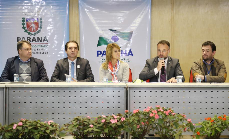 Secretária da Família e Desenvolvimento Social, Fernanda Richa, participa do Seminário de Enfrentamento a Violência contra a Pessoa Idosa - Foto: Rogério Machado/SECS