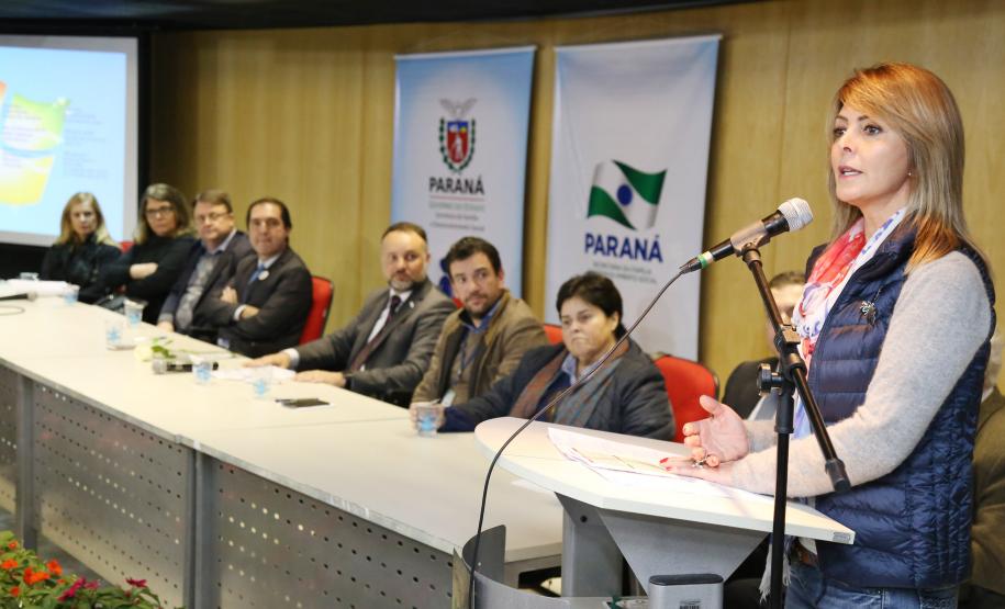 Secretária da Família e Desenvolvimento Social, Fernanda Richa, participa do Seminário de Enfrentamento a Violência contra a Pessoa Idosa - Foto: Rogério Machado/SECS