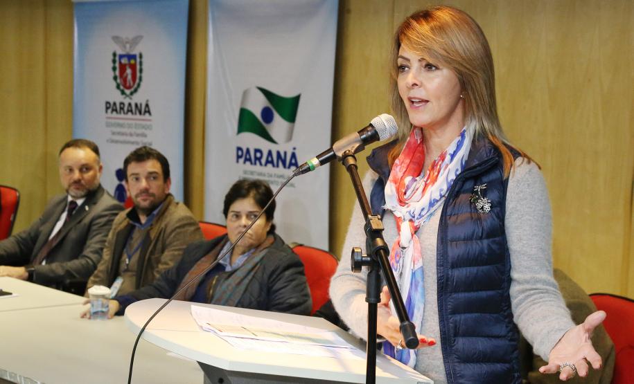 Secretária da Família e Desenvolvimento Social, Fernanda Richa, participa do Seminário de Enfrentamento a Violência contra a Pessoa Idosa - Foto: Rogério Machado/SECS