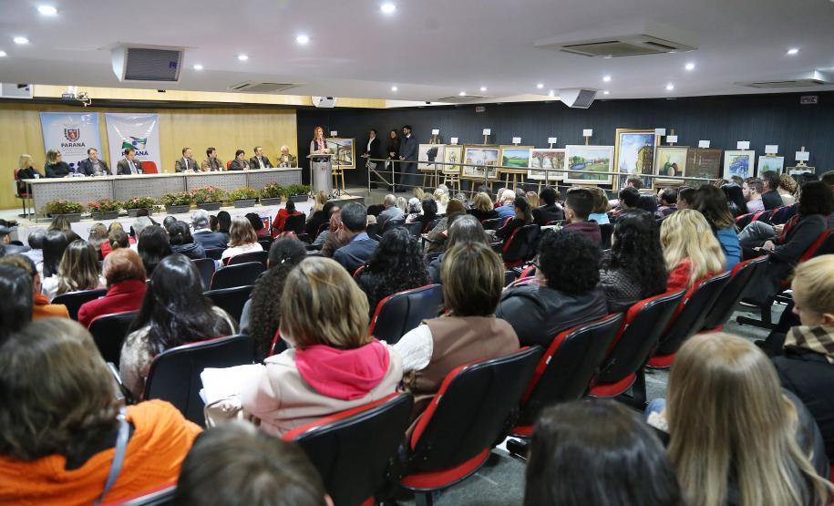 Secretária da Família e Desenvolvimento Social, Fernanda Richa, participa do Seminário de Enfrentamento a Violência contra a Pessoa Idosa - Foto: Rogério Machado/SECS