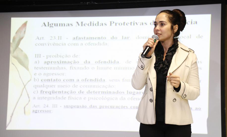 Secretária da Família e Desenvolvimento Social, Fernanda Richa, participa do Seminário de Enfrentamento a Violência contra a Pessoa Idosa - Palestra com Dra Sâmia Cristina Coser, Delegada da Delegacia da MulherFoto: Rogério Machado/SECS