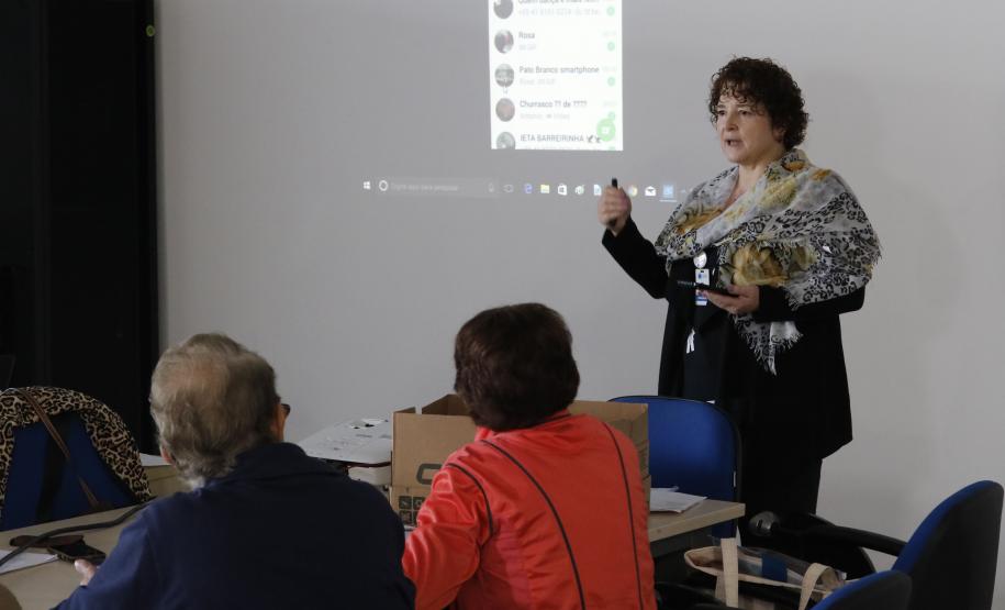 Idosos aprendem a utilizar recursos do smartphone em curso da Celepar.Curitiba, 29/06/2017.Foto: Divulgação Celepar