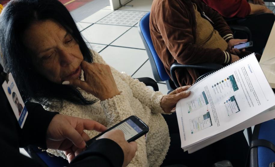 Idosos aprendem a utilizar recursos do smartphone em curso da Celepar.Curitiba, 29/06/2017.Foto: Divulgação Celepar