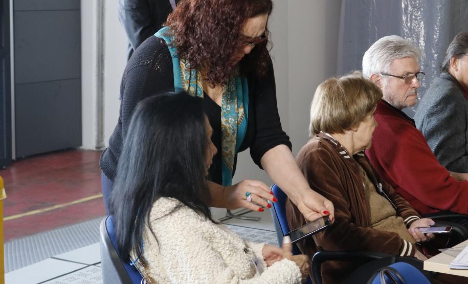 Idosos aprendem a utilizar recursos do smartphone em curso da Celepar.Curitiba, 29/06/2017.Foto: Divulgação Celepar