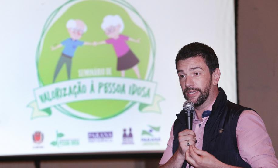 Secretária de Família e Desenvolvimento Social, Fernanda Richa, participa do seminário sobre o protagonismo e valorização a pessoa idosa, em celebração ao Dia Internacional do Idoso - Foto: Rogério Machado/SECS