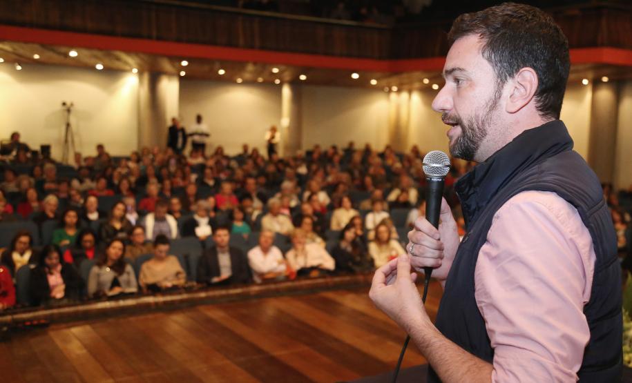 Secretária de Família e Desenvolvimento Social, Fernanda Richa, participa do seminário sobre o protagonismo e valorização a pessoa idosa, em celebração ao Dia Internacional do Idoso - Foto: Rogério Machado/SECS
