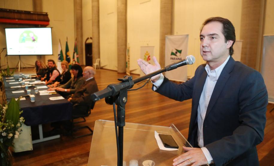 Secretária de Família e Desenvolvimento Social, Fernanda Richa, participa do seminário sobre o protagonismo e valorização a pessoa idosa, em celebração ao Dia Internacional do Idoso - Foto: Rogério Machado/SECS