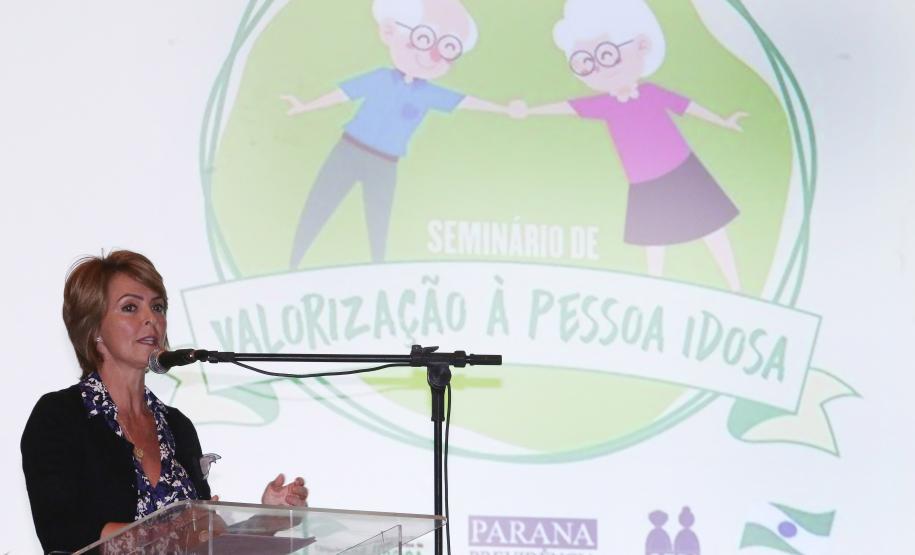 Secretária de Família e Desenvolvimento Social, Fernanda Richa, participa do seminário sobre o protagonismo e valorização a pessoa idosa, em celebração ao Dia Internacional do Idoso - Foto: Rogério Machado/SECS