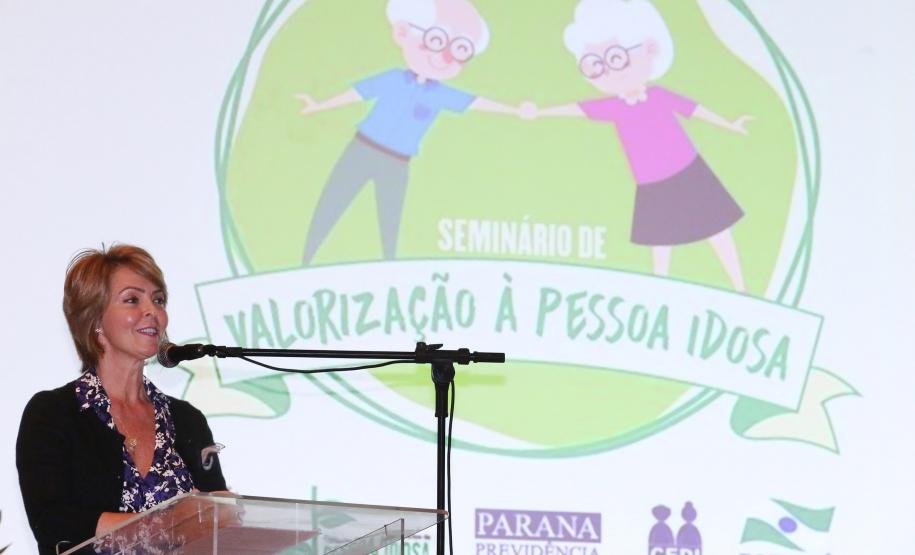 Secretária de Família e Desenvolvimento Social, Fernanda Richa, participa do seminário sobre o protagonismo e valorização a pessoa idosa, em celebração ao Dia Internacional do Idoso - Foto: Rogério Machado/SECS