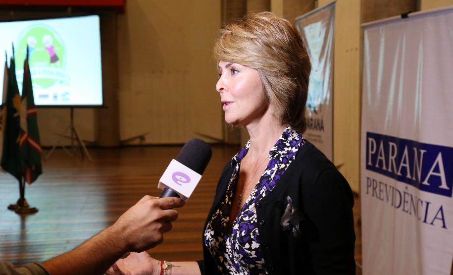 Secretária de Família e Desenvolvimento Social, Fernanda Richa, participa do seminário sobre o protagonismo e valorização a pessoa idosa, em celebração ao Dia Internacional do Idoso - Foto: Rogério Machado/SECS