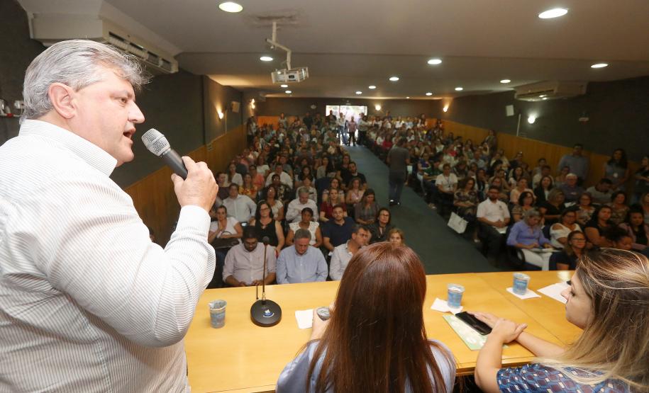 Secretária da Família e Desenvolvimento Social, Fernanda Richa, participa do Seminário de Valorização da Pessoa Idosa, em Cascavel.Foto: Rogério Machado/SECS