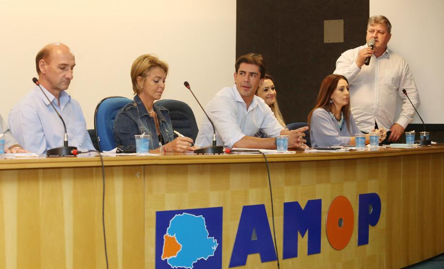 Secretária da Família e Desenvolvimento Social, Fernanda Richa, participa do Seminário de Valorização da Pessoa Idosa, em Cascavel.Foto: Rogério Machado/SECS