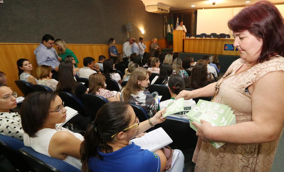 Secretária da Família e Desenvolvimento Social, Fernanda Richa, participa do Seminário de Valorização da Pessoa Idosa, em Cascavel.Foto: Rogério Machado/SECS