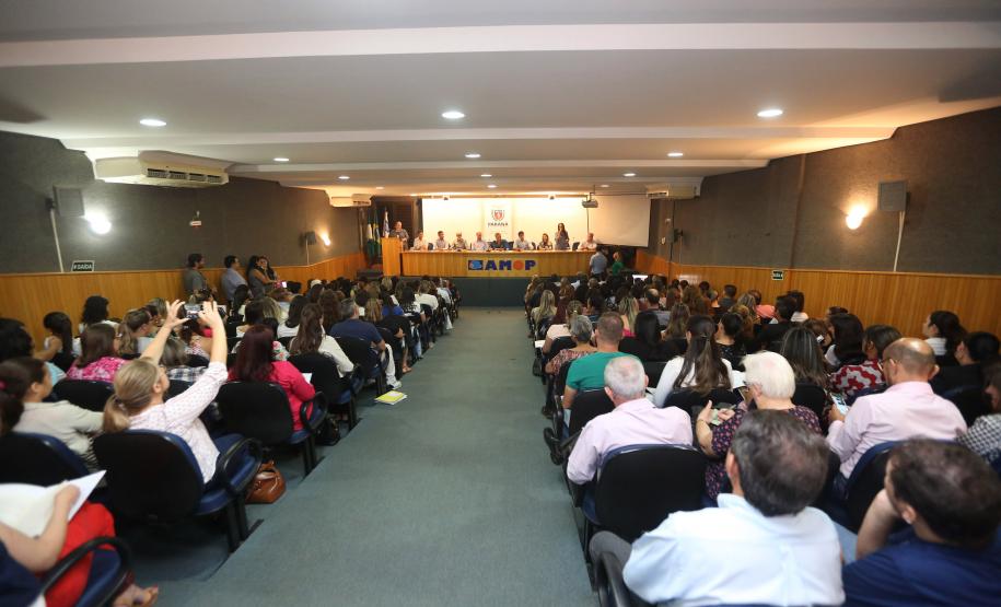 Secretária da Família e Desenvolvimento Social, Fernanda Richa, participa do Seminário de Valorização da Pessoa Idosa, em Cascavel.Foto: Rogério Machado/SECS
