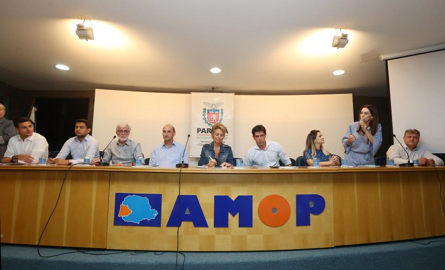 Secretária da Família e Desenvolvimento Social, Fernanda Richa, participa do Seminário de Valorização da Pessoa Idosa, em Cascavel.Foto: Rogério Machado/SECS