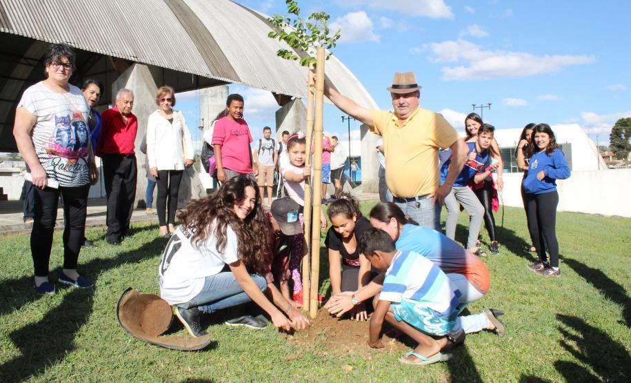 Centro da Juventude promove troca de experiências entre adolescentes e pessoas idosas - Foto: Aliocha Maurício/SEDS
