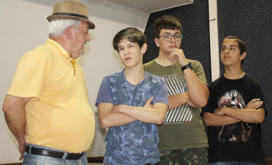 Centro da Juventude promove troca de experiências entre adolescentes e pessoas idosas - Foto: Aliocha Maurício/SEDS