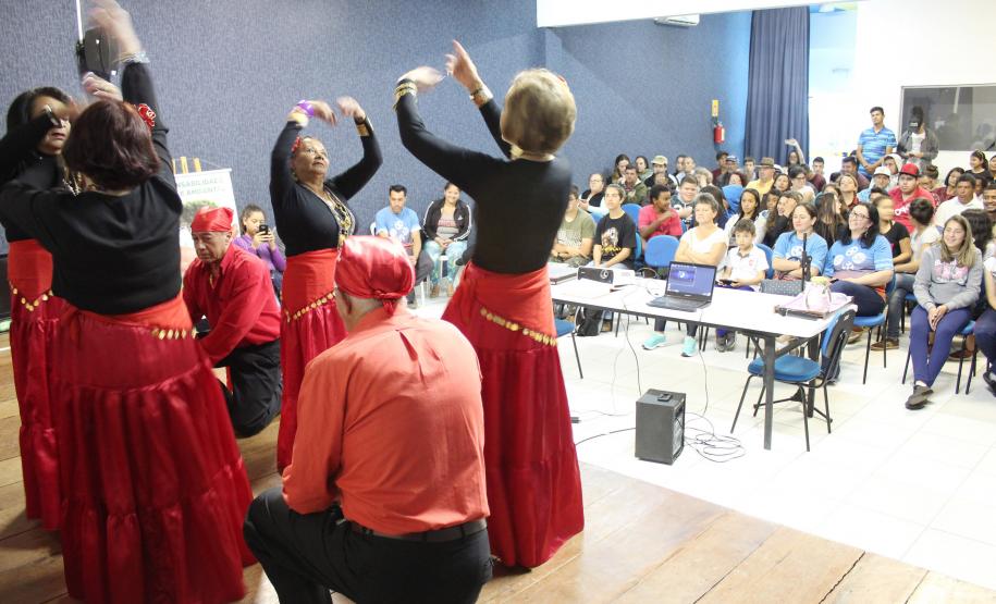 Centro da Juventude promove troca de experiências entre adolescentes e pessoas idosas - Foto: Aliocha Maurício/SEDS