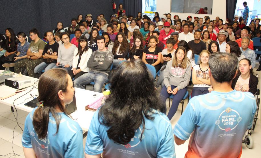 Centro da Juventude promove troca de experiências entre adolescentes e pessoas idosas - Foto: Aliocha Maurício/SEDS
